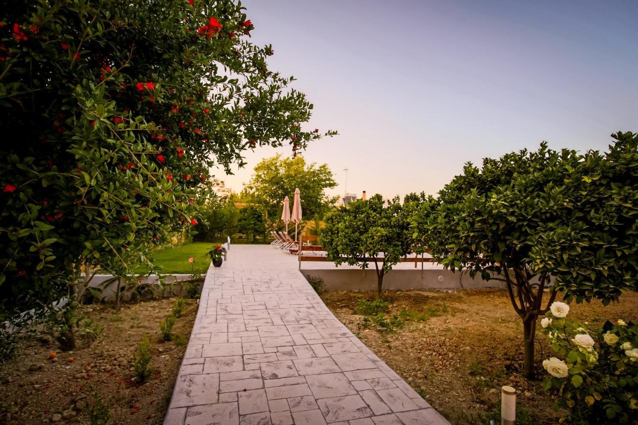 Yria Ntn Апартаменты